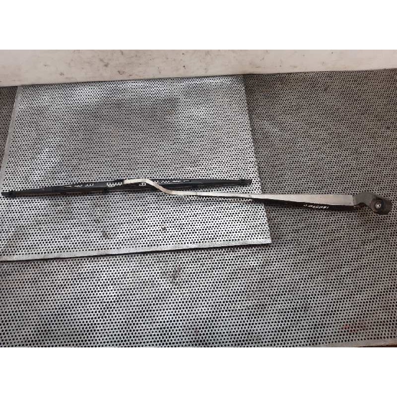 Recambio de brazo limpia delantero derecho para nissan cabstar e 3.0d referencia OEM IAM   