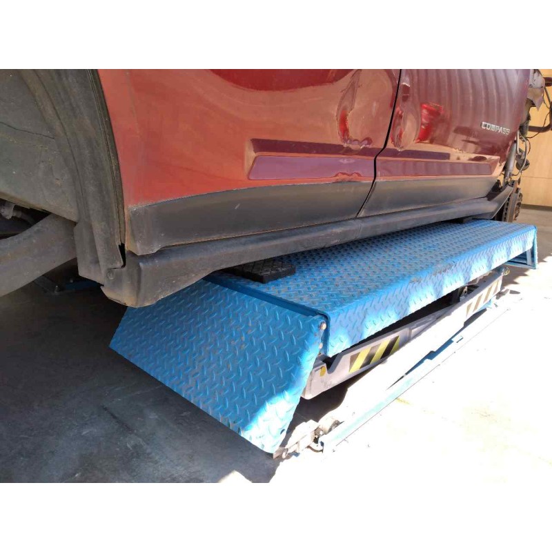 Recambio de faldon lateral para chrysler jeep compass limited plus 4x2 referencia OEM IAM - Rojo 2