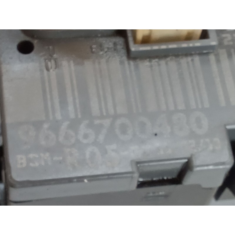 Recambio de caja reles / fusibles para citroën c4 berlina vtn@v referencia OEM IAM 9666700480 2