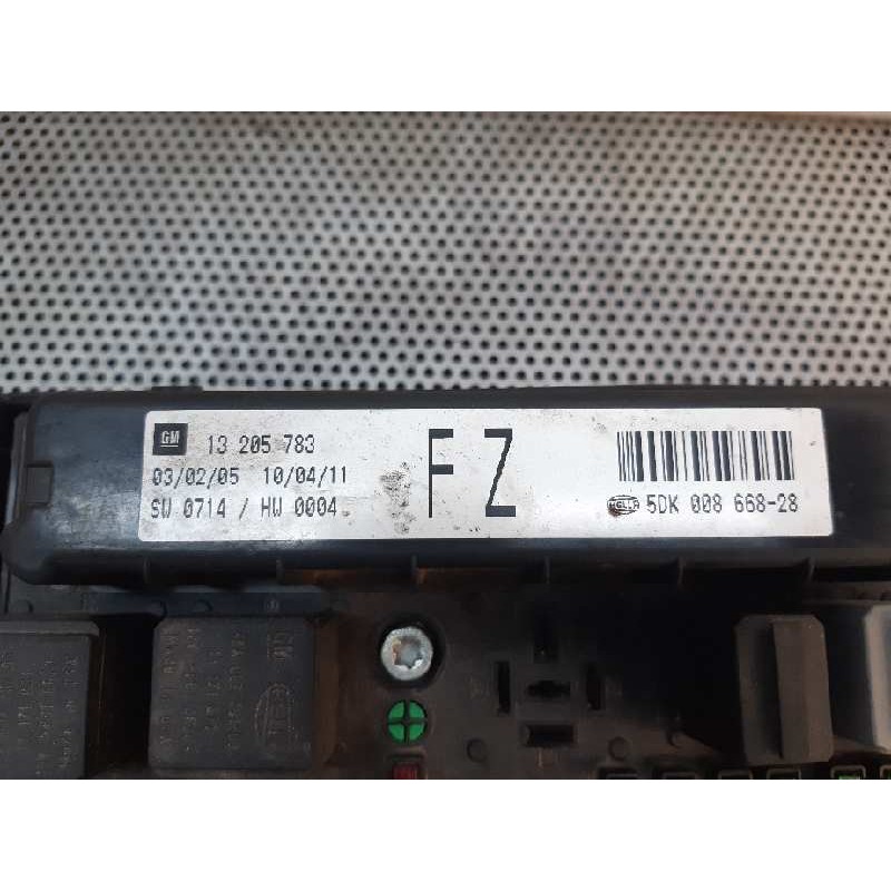 Recambio de caja reles / fusibles para opel astra gtc cosmo referencia OEM IAM 13205783 5DK00866828 - Gris 3