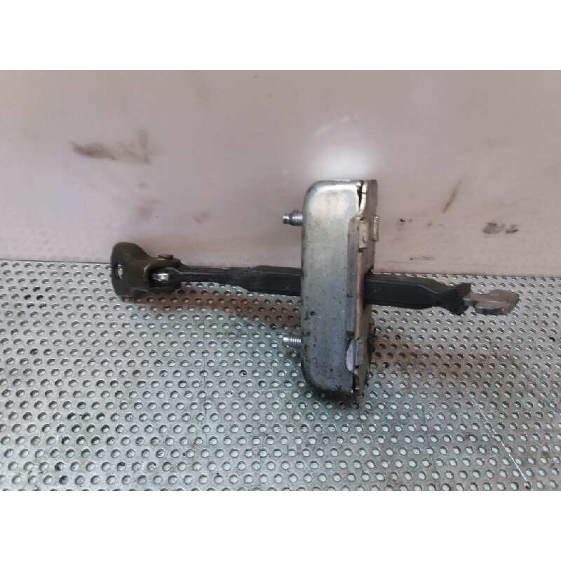 Recambio de retenedor puerta trasera derecha para toyota corolla verso (r1) 2.2 d-4d sol referencia OEM IAM