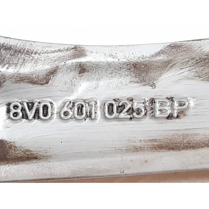 Recambio de llanta para audi a3 sportback (8va) attraction referencia OEM IAM 8V0601025BP - Blanco 2