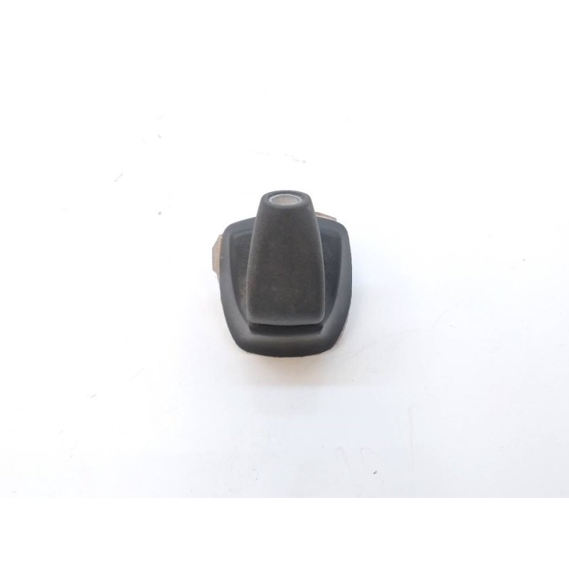 Recambio de base de antena para dacia sandero stepway referencia OEM IAM   