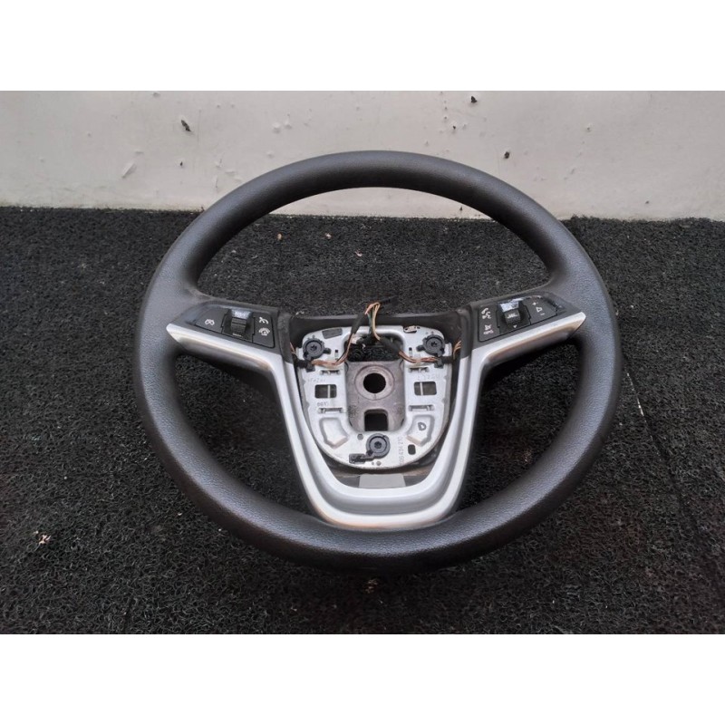 Recambio de volante para opel astra j lim. excellence referencia OEM IAM 13351039  