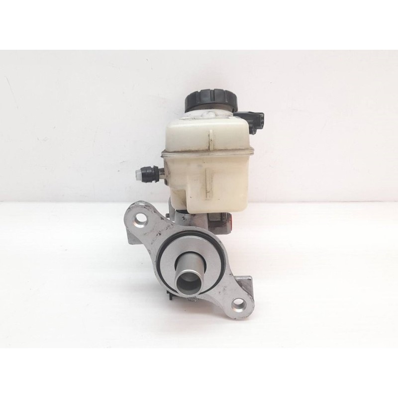 Recambio de bomba freno para dacia sandero stepway referencia OEM IAM 8304 - Blanco 4