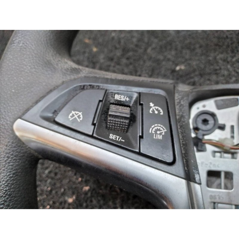 Recambio de volante para opel astra j lim. excellence referencia OEM IAM 13351039 5