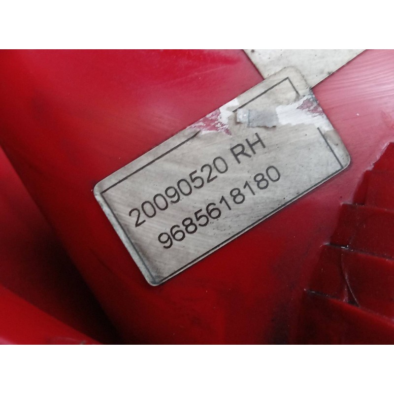 Recambio de piloto trasero derecho para peugeot 206+ básico referencia OEM IAM 9685618180 - Blanco 2