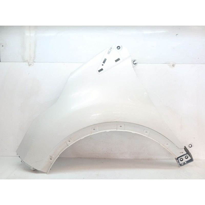 Recambio de aleta delantera izquierda para renault captur limited referencia OEM IAM   