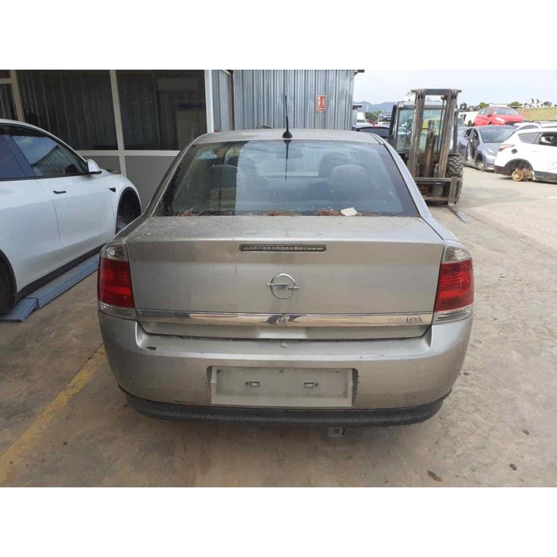 opel vectra c berlina del año 2004