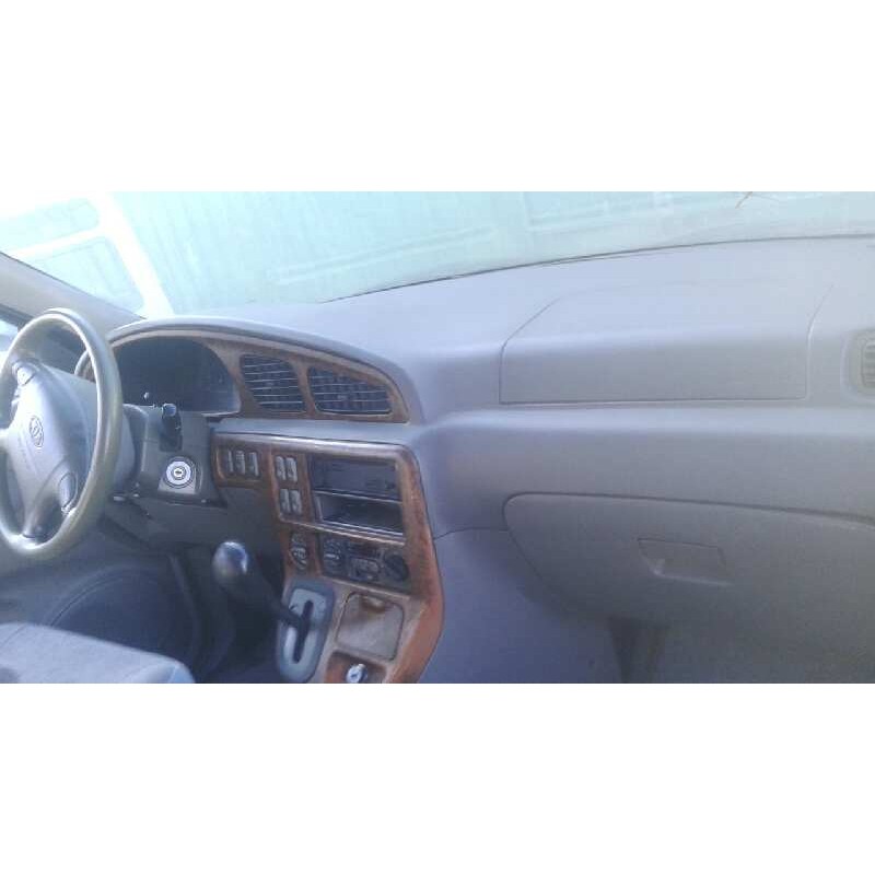 kia carnival del año 2005