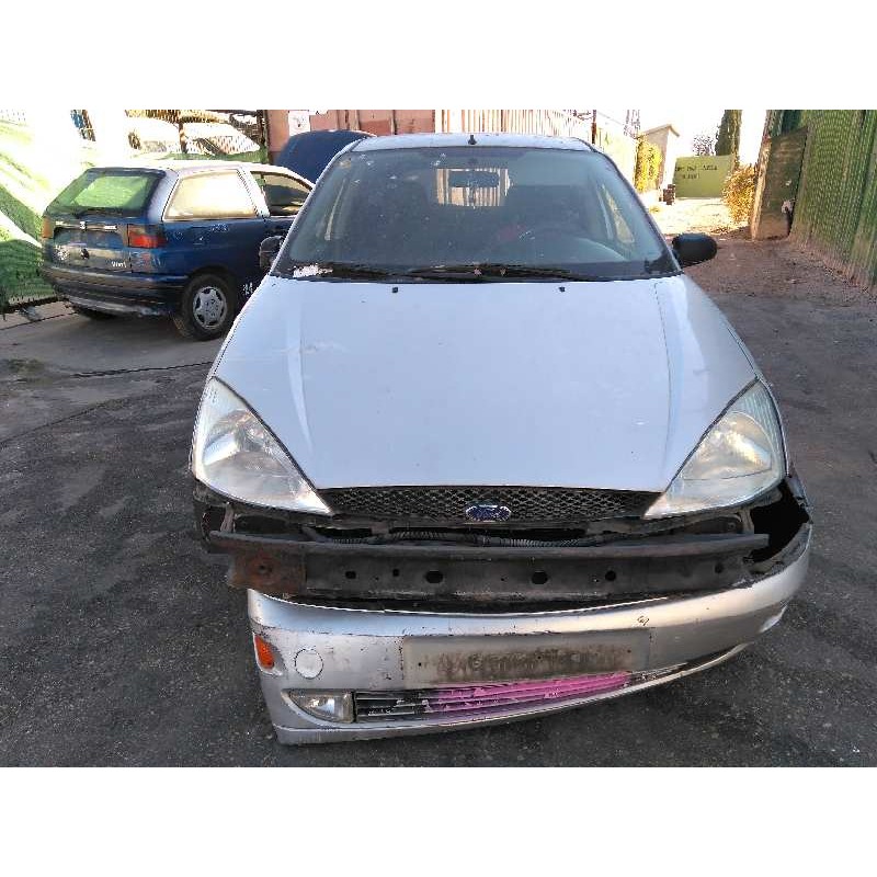 ford focus berlina (cak) del año 2000
