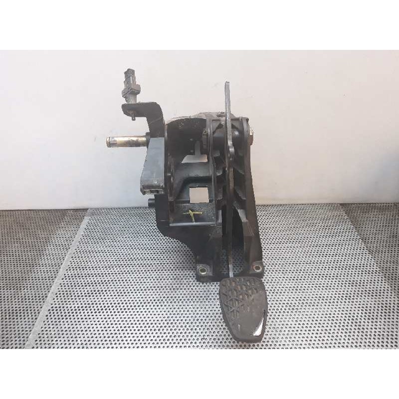 Recambio de pedal freno para mercedes-benz sprinter 02.00  caja cerrada 211 cdi (901.6/902.661-662) referencia OEM IAM - Blanco