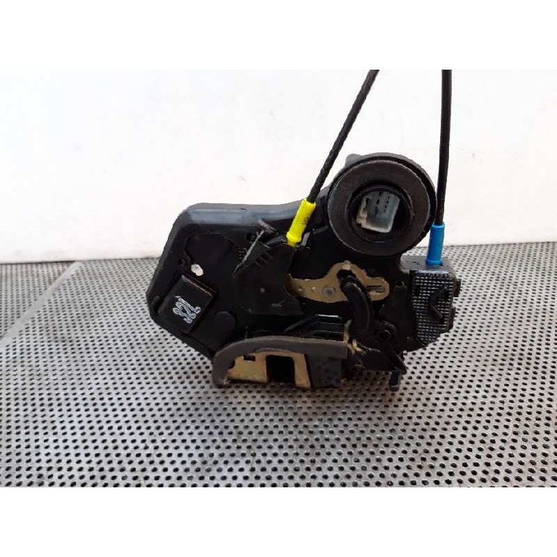 Recambio de cerradura puerta trasera izquierda para toyota avensis wagon (t25) 2.0 d-4d executive referencia OEM IAM   
