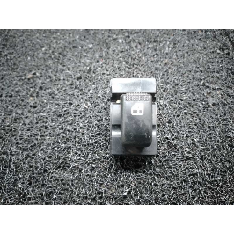 Recambio de mando elevalunas trasero derecho para kia carens 1.8 ls monovolumen referencia OEM IAM   