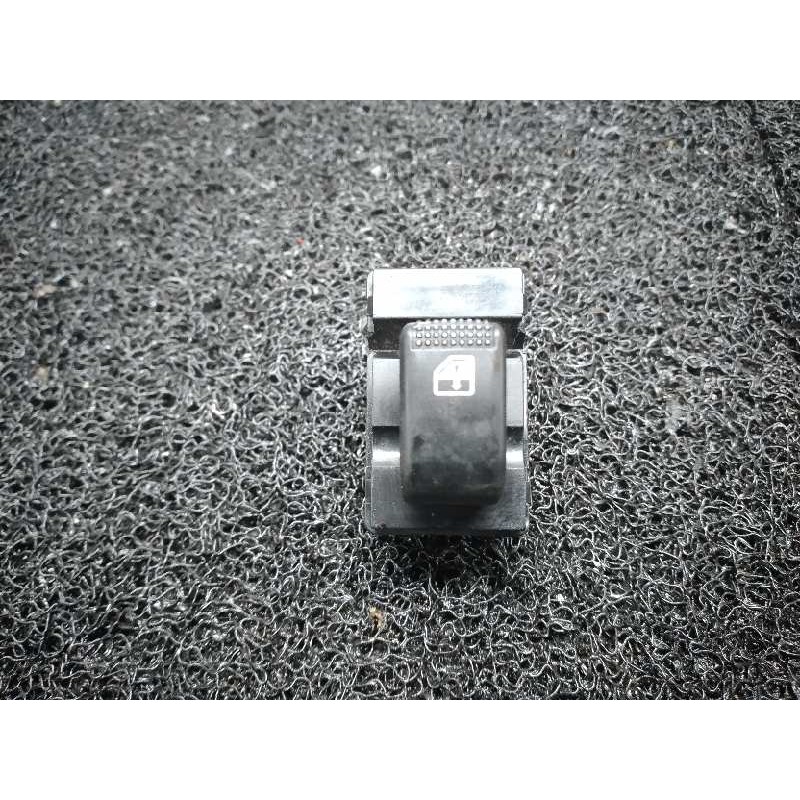 Recambio de mando elevalunas trasero izquierdo para kia carens 1.8 ls monovolumen referencia OEM IAM   