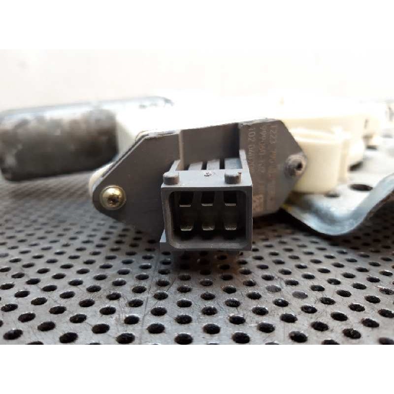 Recambio de elevalunas trasero izquierdo para toyota avensis wagon (t25) 2.0 d-4d executive referencia OEM IAM - Gris 2
