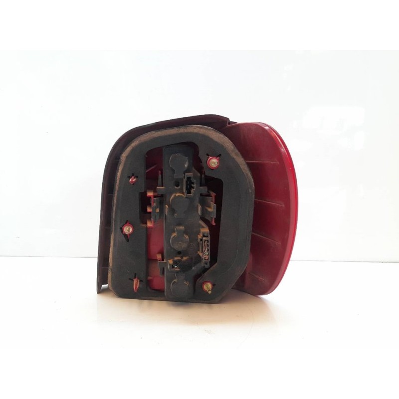 Recambio de piloto trasero izquierdo para volkswagen polo berlina (6n2) 1.0 referencia OEM IAM 964079 964077 - Rojo 2
