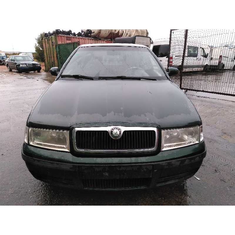 skoda octavia berlina (1u2) del año 2000