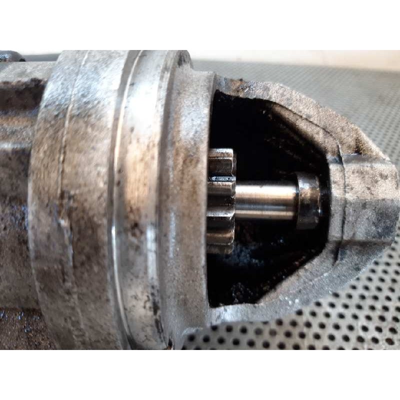 Recambio de motor arranque para chrysler voyager (es) 2.5 turbodiesel referencia OEM IAM 0001216125 105913 BOSCH 4