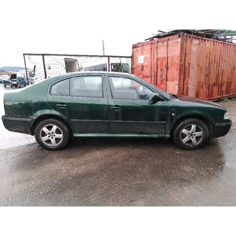 skoda octavia berlina (1u2) del año 2000