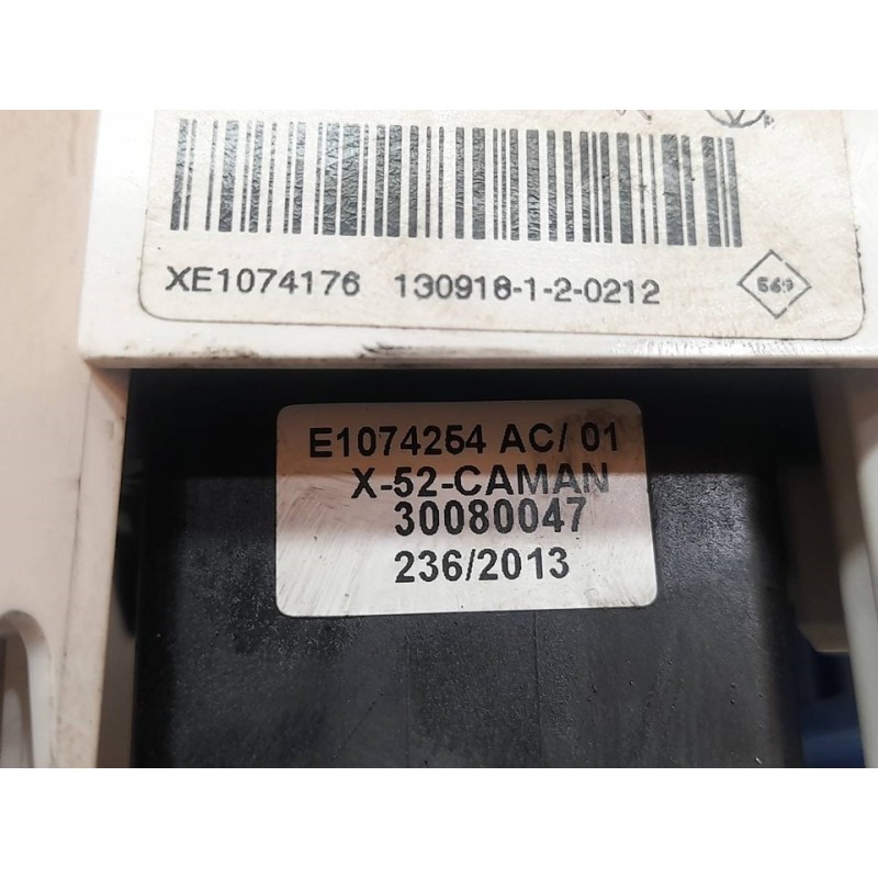 Recambio de mando calefaccion / aire acondicionado para dacia sandero stepway referencia OEM IAM E1074264AC - Blanco 2
