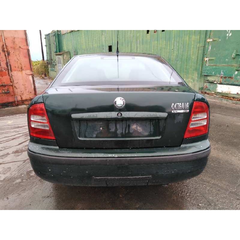 skoda octavia berlina (1u2) del año 2000