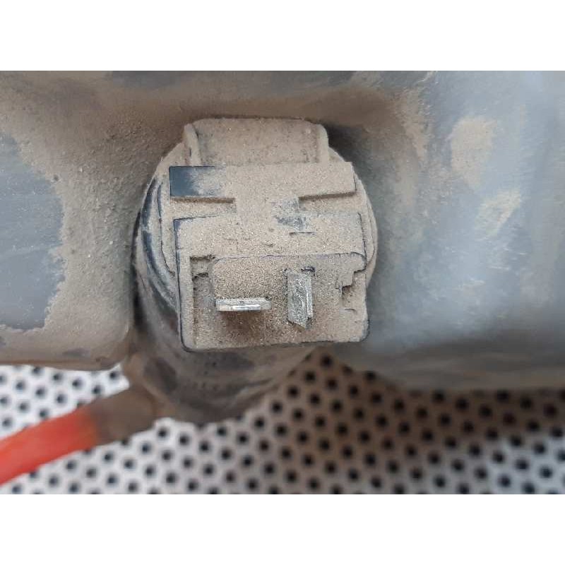 Recambio de deposito limpia para nissan cabstar 01.04  cabina doble cabina doble referencia OEM IAM - Blanco 2