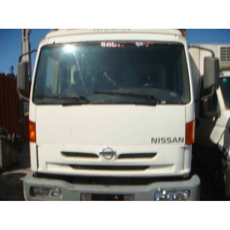 nissan atleon del año 2002