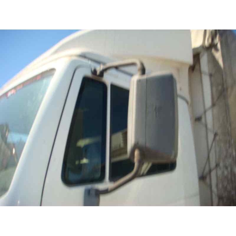 nissan atleon del año 2002