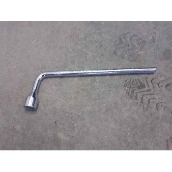 LLAVE RUEDA 