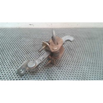 RETENEDOR PUERTA TRASERA DERECHA 