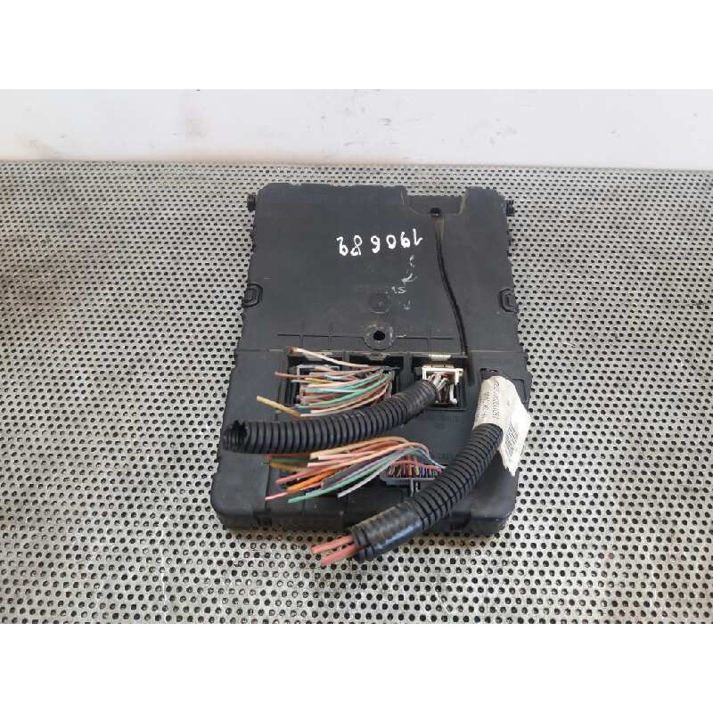 Recambio de caja reles / fusibles para renault scenic ii confort authentique referencia OEM IAM 8200306434 S118400220C 