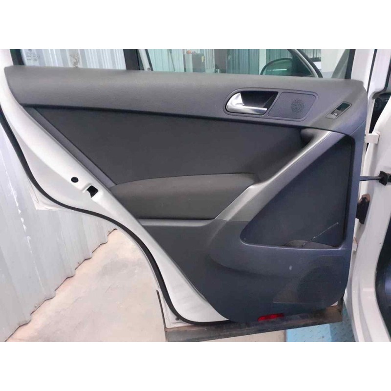 Recambio de guarnecido puerta trasera izquierda para volkswagen tiguan (5n1) advance referencia OEM IAM   