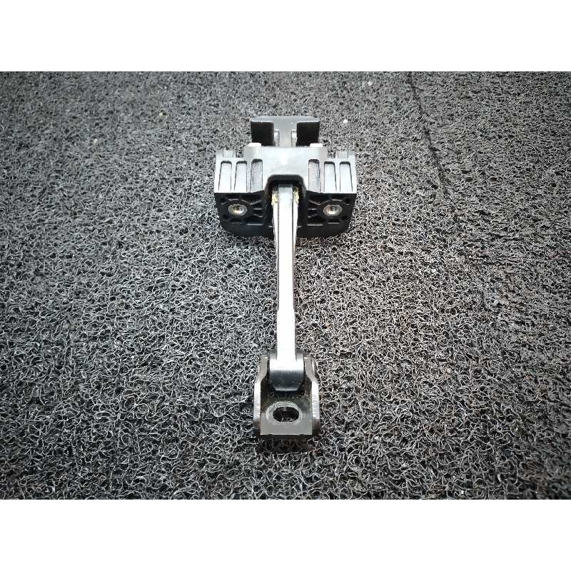 Recambio de retenedor puerta delantera derecha para bmw serie 3 lim. (f30) 316d referencia OEM IAM - Rojo 2