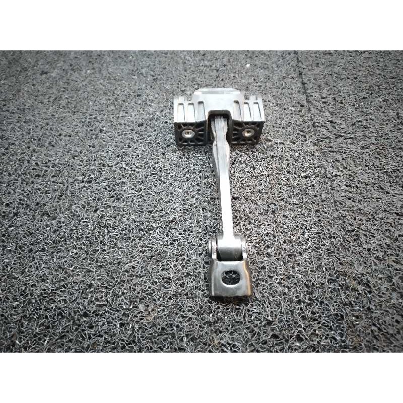 Recambio de retenedor puerta trasera derecha para bmw serie 3 lim. (f30) 316d referencia OEM IAM - Rojo 2