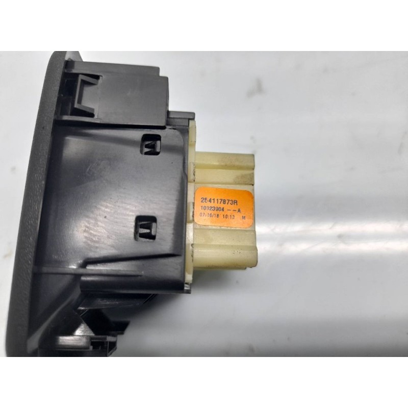 Recambio de mando elevalunas delantero izquierdo para dacia sandero laureate referencia OEM IAM 254117873R - Blanco 2