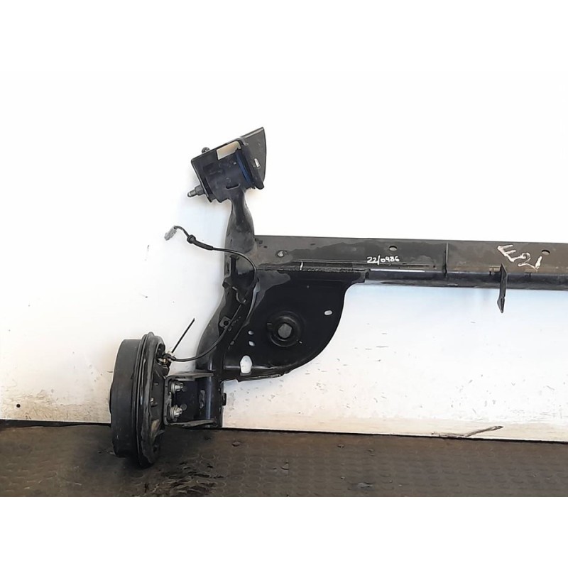 Recambio de puente trasero para dacia sandero laureate referencia OEM IAM - Blanco 4