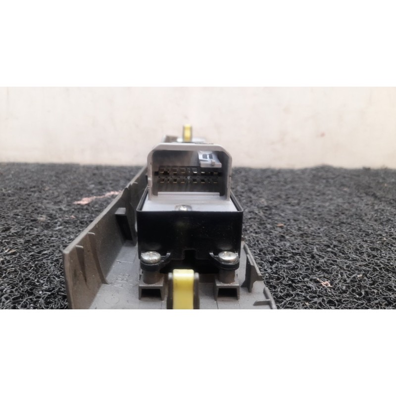 Recambio de mando elevalunas delantero izquierdo para toyota prius (nhw20) sol referencia OEM IAM 8482047050 - Blanco 2