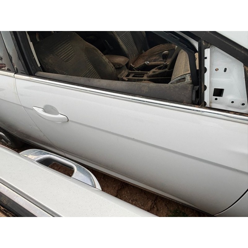 Recambio de puerta delantera derecha para ford focus lim. referencia OEM IAM - Blanco 2