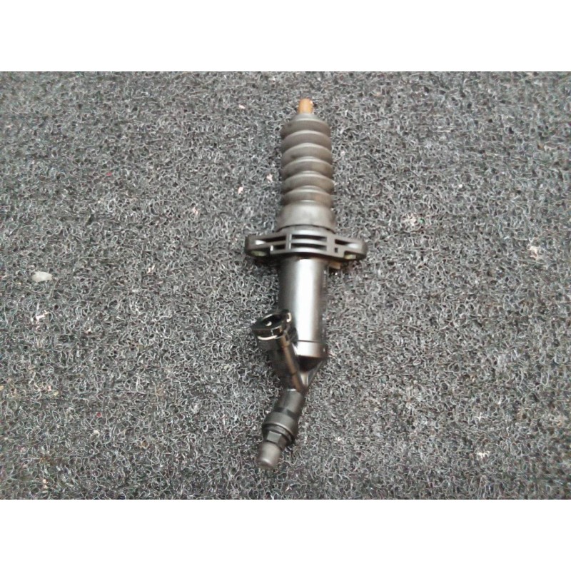 Recambio de bombin embrague para bmw x1 (e84) sdrive 18d referencia OEM IAM 6785964  