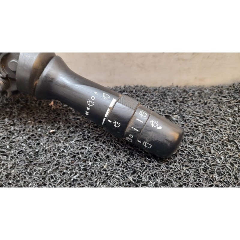 Recambio de mando limpia para toyota prius (nhw20) sol referencia OEM IAM 481817F463 - Blanco 2