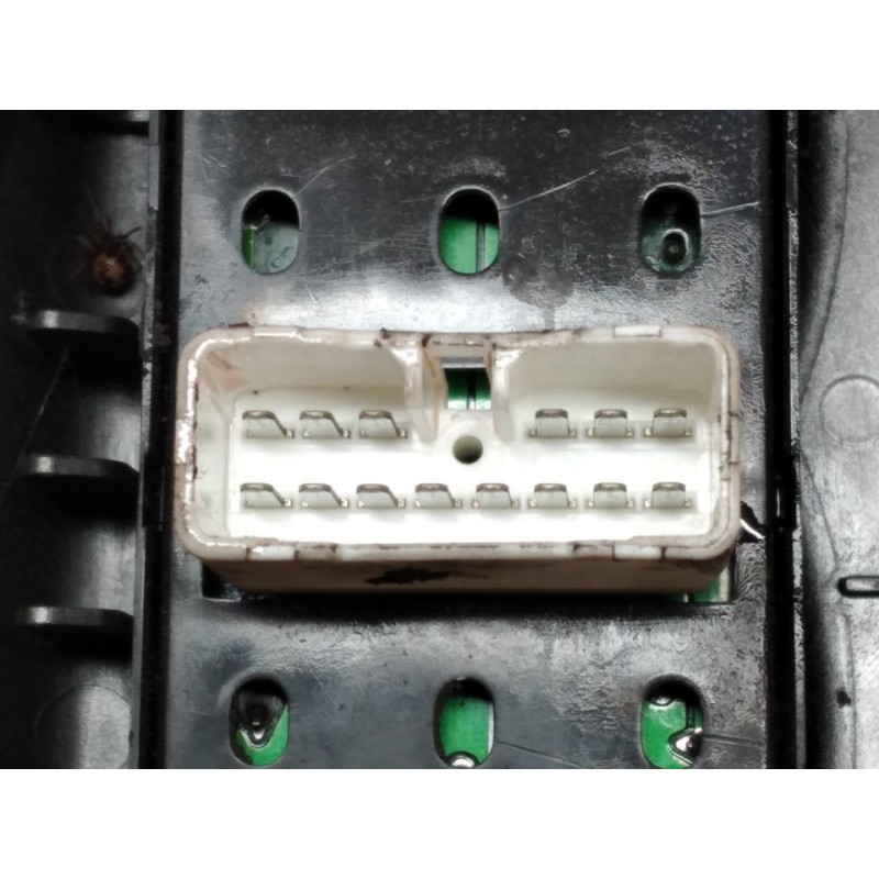 Recambio de mando elevalunas delantero izquierdo para kia carens 2.0 crdi ex monovolumen referencia OEM IAM 050112 3