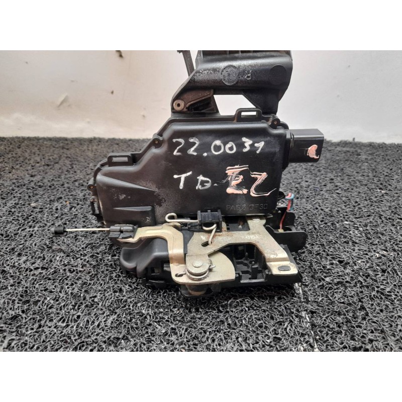 Recambio de cerradura puerta trasera derecha para volkswagen passat berlina (3b2) comfortline referencia OEM IAM   
