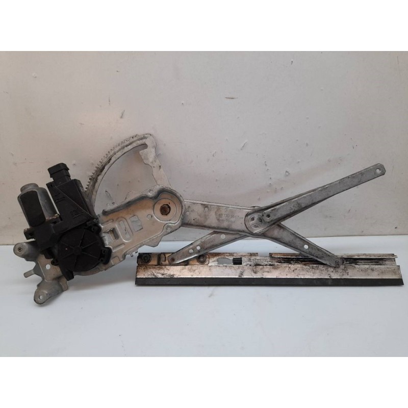 Recambio de elevalunas delantero izquierdo para opel corsa c referencia OEM IAM  131883 