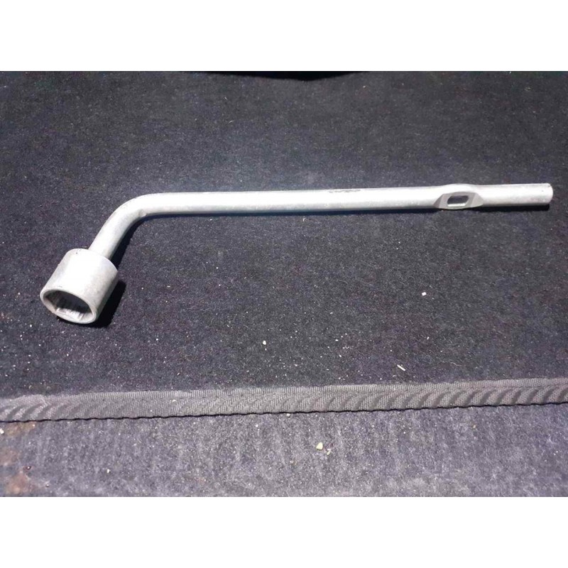 Recambio de llave rueda para mitsubishi asx (ga0w) challenge 2wd referencia OEM IAM - Blanco 2