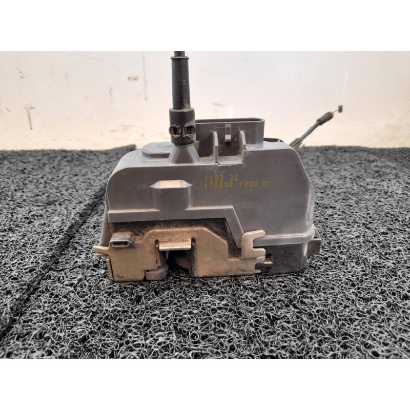 Recambio de cerradura puerta trasera derecha para renault scenic ii confort authentique referencia OEM IAM 1703041909  