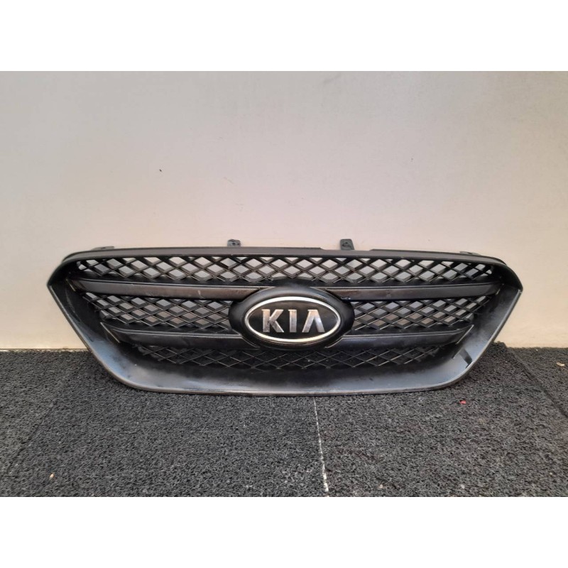 Recambio de rejilla delantera para kia carens (un) emotion referencia OEM IAM 8639010000  