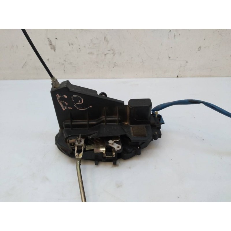 Recambio de cerradura puerta delantera derecha para kia carnival ii 2.9 crdi lx referencia OEM IAM   