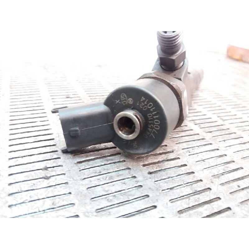 Recambio de inyector para renault laguna ii grandtour (kg0) 1.9 dci diesel cat referencia OEM IAM 0445110021 770011101A 2