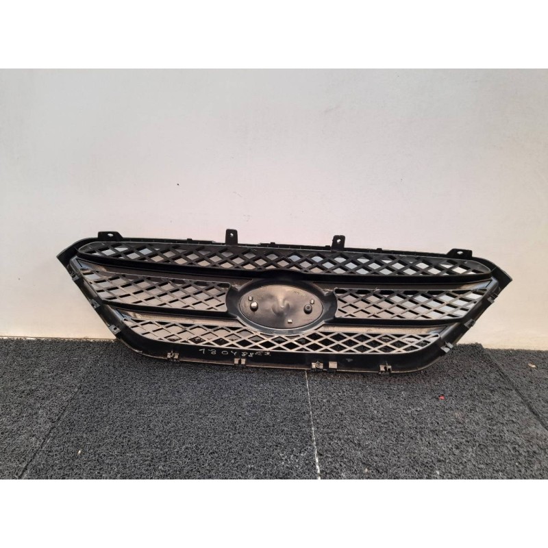Recambio de rejilla delantera para kia carens (un) emotion referencia OEM IAM 8639010000 - Negro 3